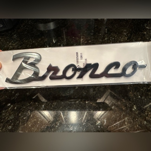Bronco 10” side emblem 3m adhesive paper Black - Picture 3 of 3